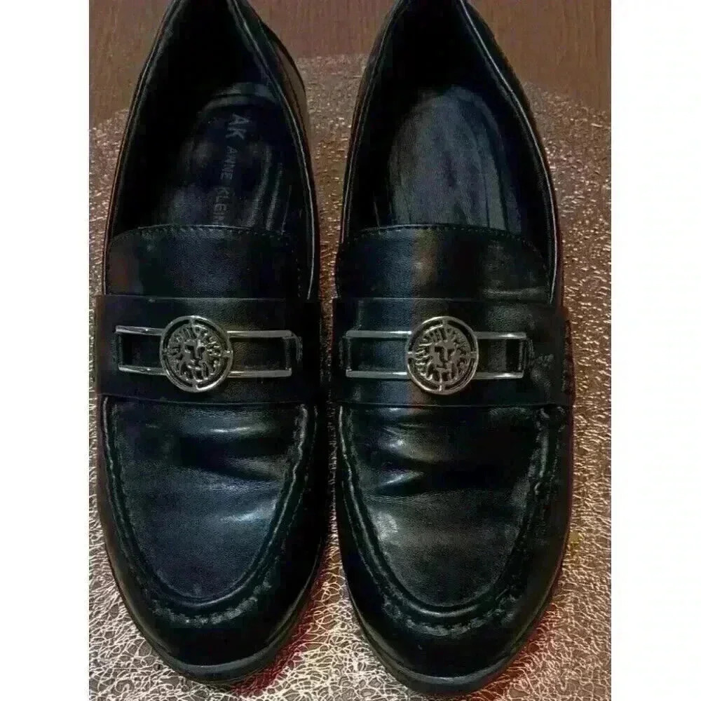 Anne Klein iFlex Ladies Black Slip On Loafer w/Gold Emblem Size 7M Comfort Wedg